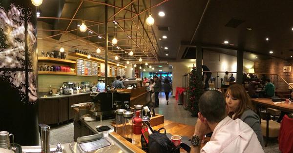 台北 Starbucks 變酒吧 賣酒仲多過咖啡！